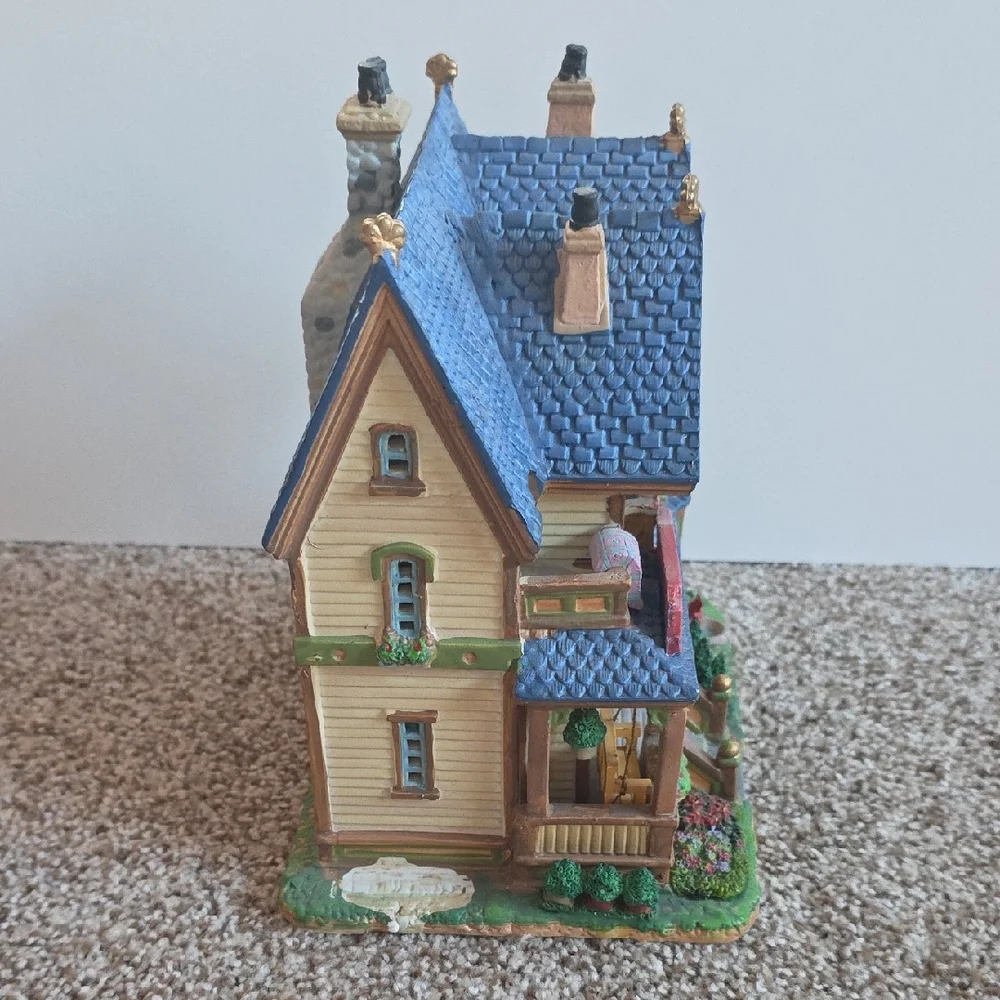 Lemax Village Collection Mrs. Applegate's Bed & Breakfast